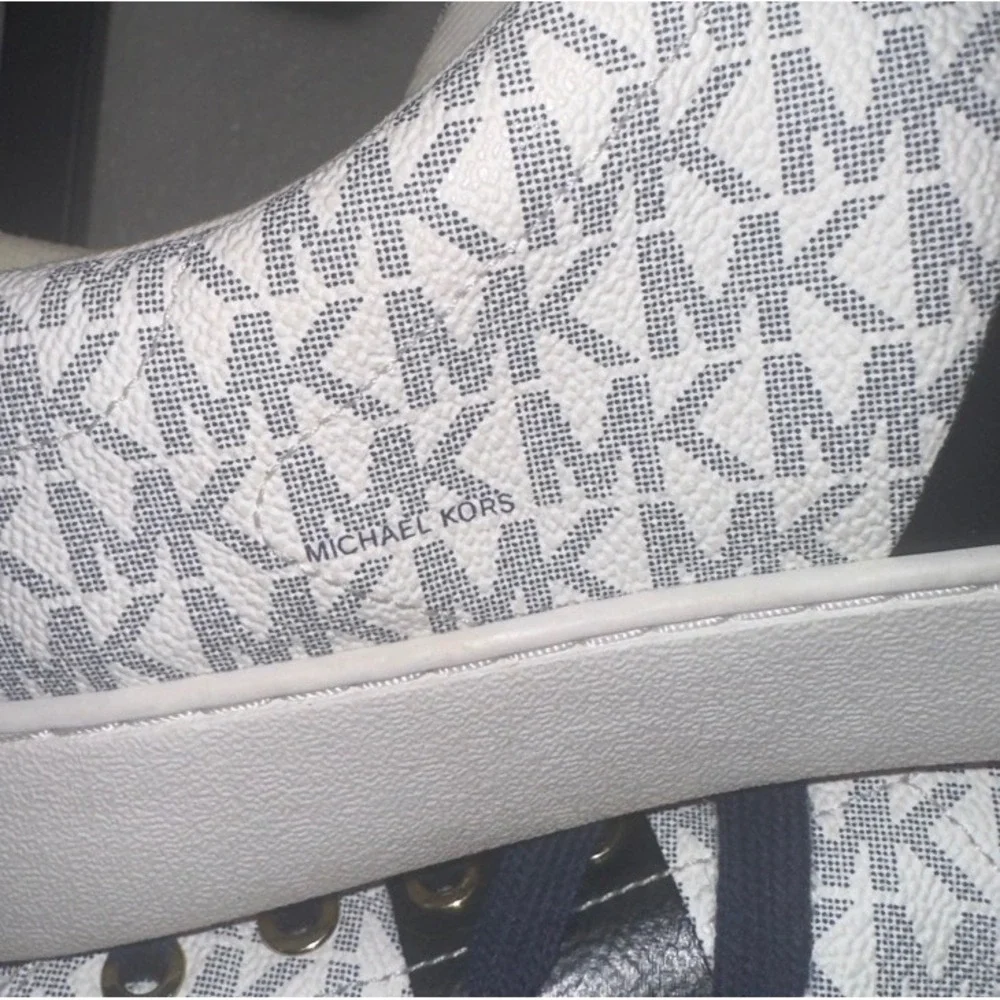 Michael‎ Kors Women's MK Signature Logo Low Top Sneakers White Navy Size 9.5